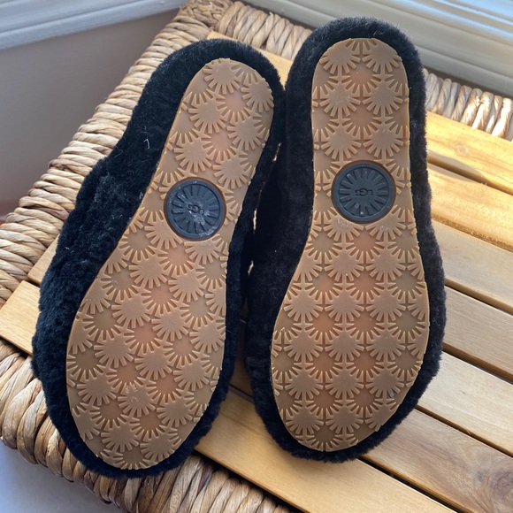 Ugg Slippers - Picture 3 of 4